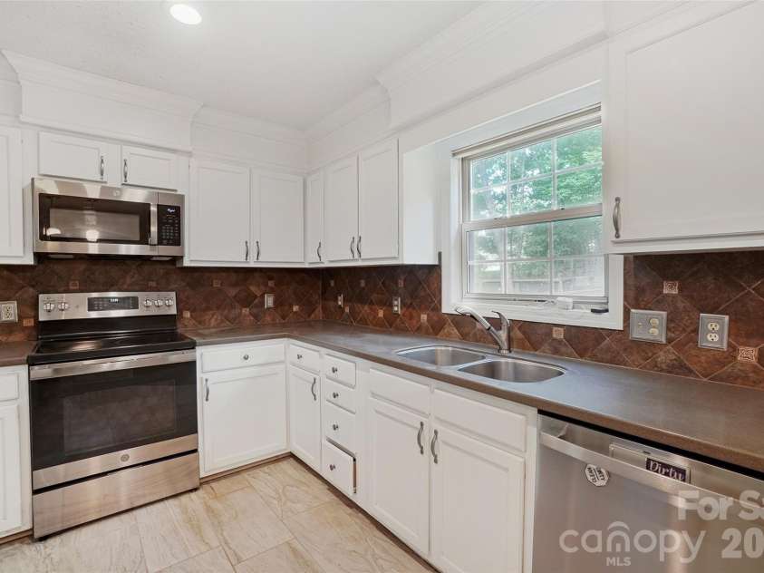 506 Fox Hollow Lane, Mills River, NC 28759.  MLS# CAR4418026, YatesRealty ID 46661. 