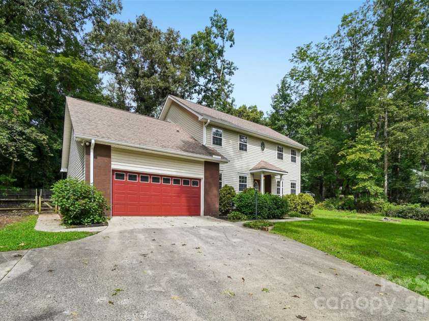 506 Fox Hollow Lane, Mills River, NC 28759.  MLS# CAR4418026, YatesRealty ID 46661. 