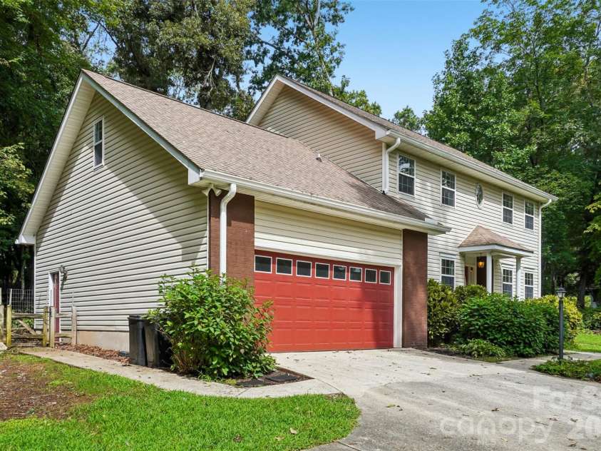 506 Fox Hollow Lane, Mills River, NC 28759.  MLS# CAR4418026, YatesRealty ID 46661. 