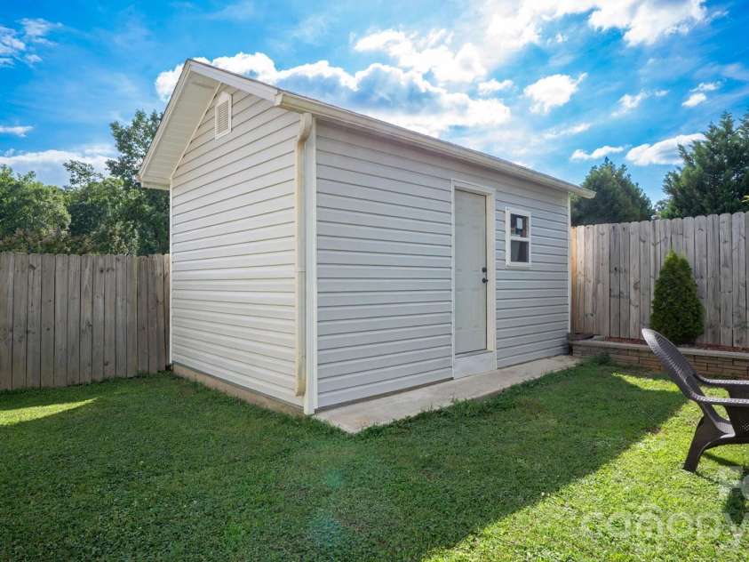 301 Lameshur Lane, Monroe, NC 28110.  MLS# CAR4404229, YatesRealty ID 46662. 