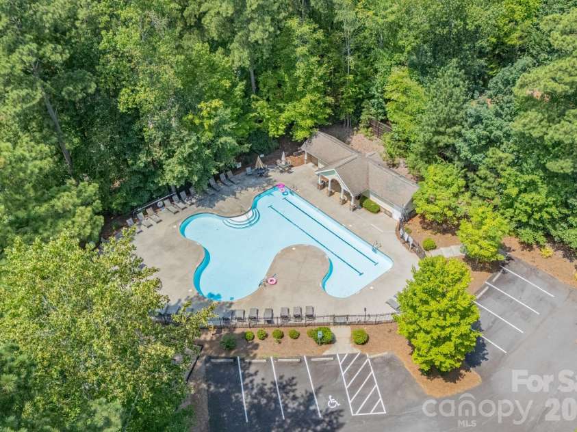 725 Fawns Glen Place, Lake Wylie, SC 29710.  MLS# CAR4418002, YatesRealty ID 46664. Community Pool