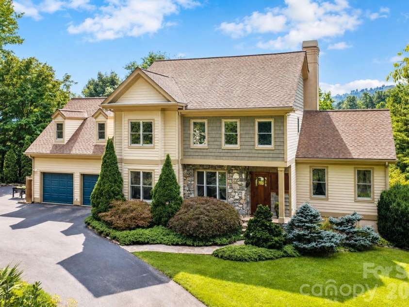 10 Blackberry Lane, Asheville, NC 28804.  MLS# CAR4414280, YatesRealty ID 46670. 