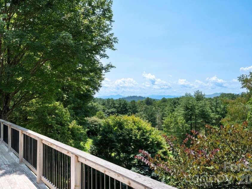 10 Blackberry Lane, Asheville, NC 28804.  MLS# CAR4414280, YatesRealty ID 46670. 