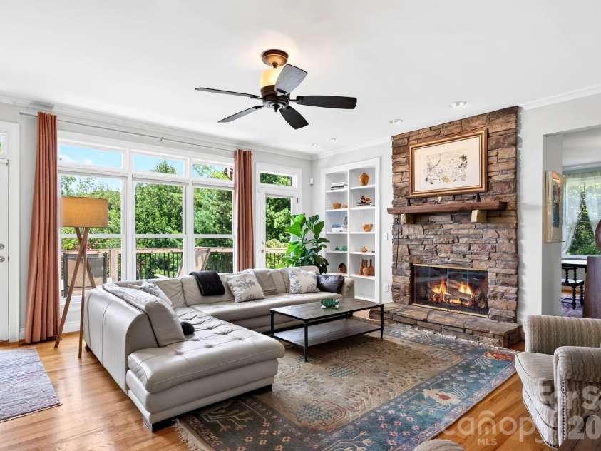 10 Blackberry Lane, Asheville, NC 28804.  MLS# CAR4414280, YatesRealty ID 46670. 