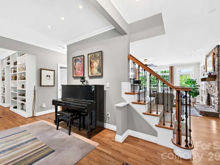 10 Blackberry Lane, Asheville, NC 28804.  MLS# CAR4414280, YatesRealty ID 46670. 
