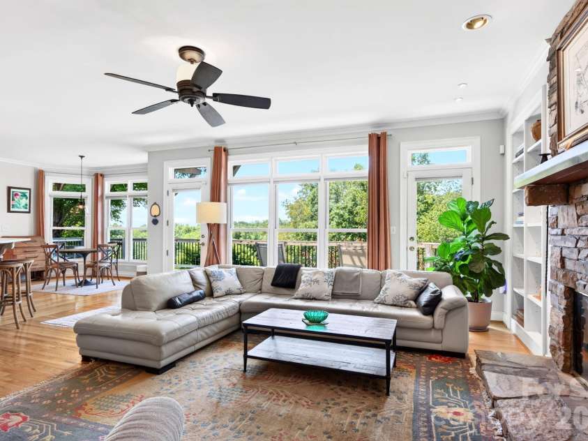 10 Blackberry Lane, Asheville, NC 28804.  MLS# CAR4414280, YatesRealty ID 46670. 