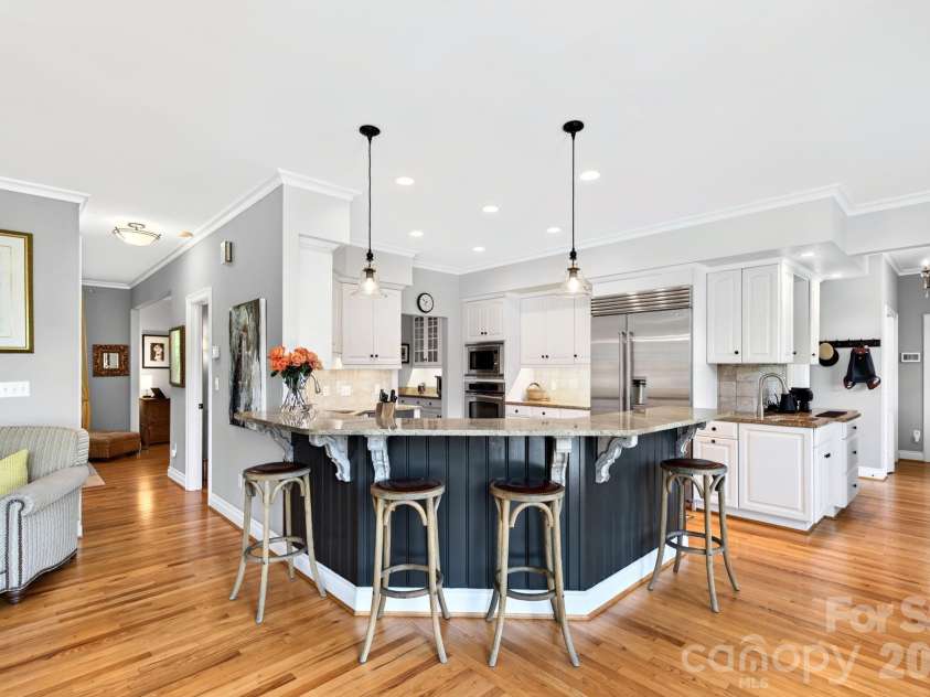 10 Blackberry Lane, Asheville, NC 28804.  MLS# CAR4414280, YatesRealty ID 46670. 