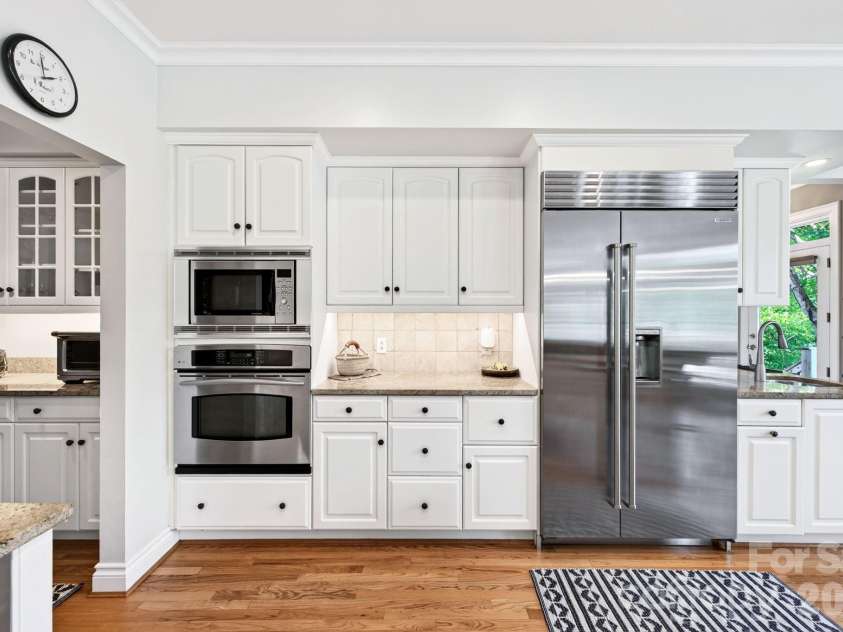 10 Blackberry Lane, Asheville, NC 28804.  MLS# CAR4414280, YatesRealty ID 46670. 