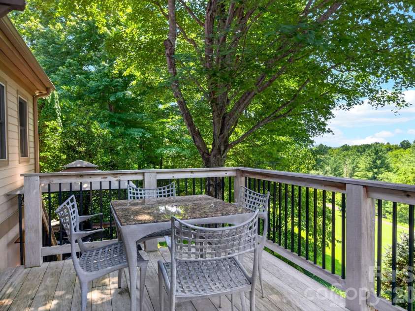 10 Blackberry Lane, Asheville, NC 28804.  MLS# CAR4414280, YatesRealty ID 46670. 