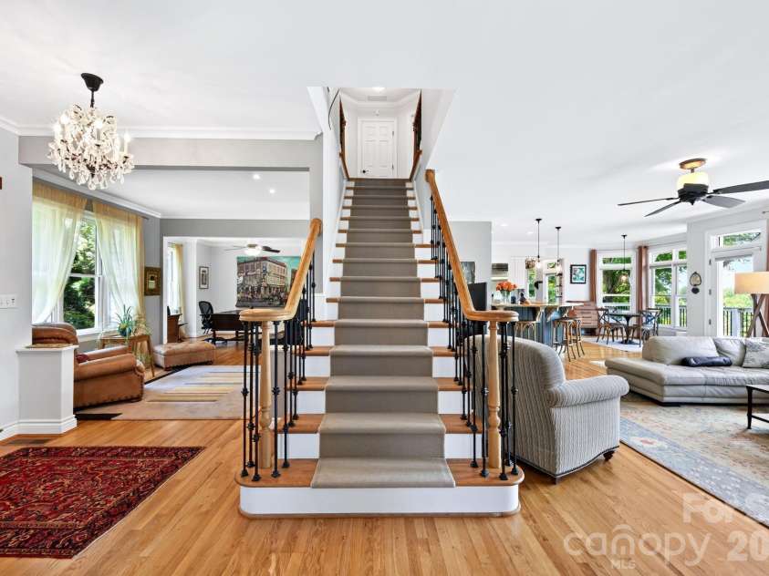 10 Blackberry Lane, Asheville, NC 28804.  MLS# CAR4414280, YatesRealty ID 46670. 