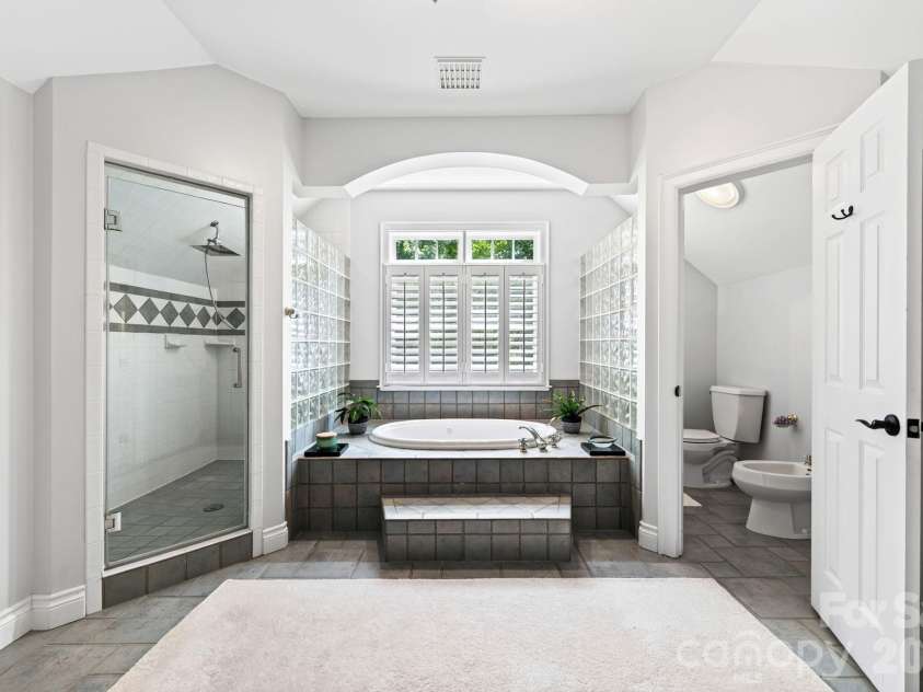 10 Blackberry Lane, Asheville, NC 28804.  MLS# CAR4414280, YatesRealty ID 46670. 