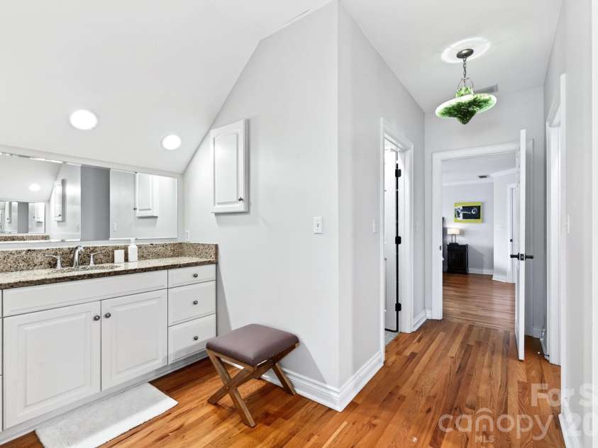 10 Blackberry Lane, Asheville, NC 28804.  MLS# CAR4414280, YatesRealty ID 46670. 
