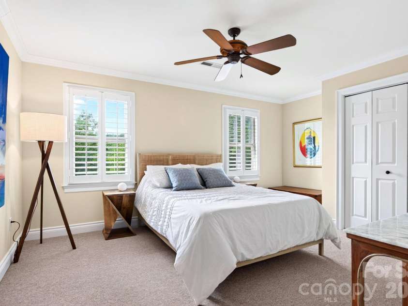 10 Blackberry Lane, Asheville, NC 28804.  MLS# CAR4414280, YatesRealty ID 46670. 