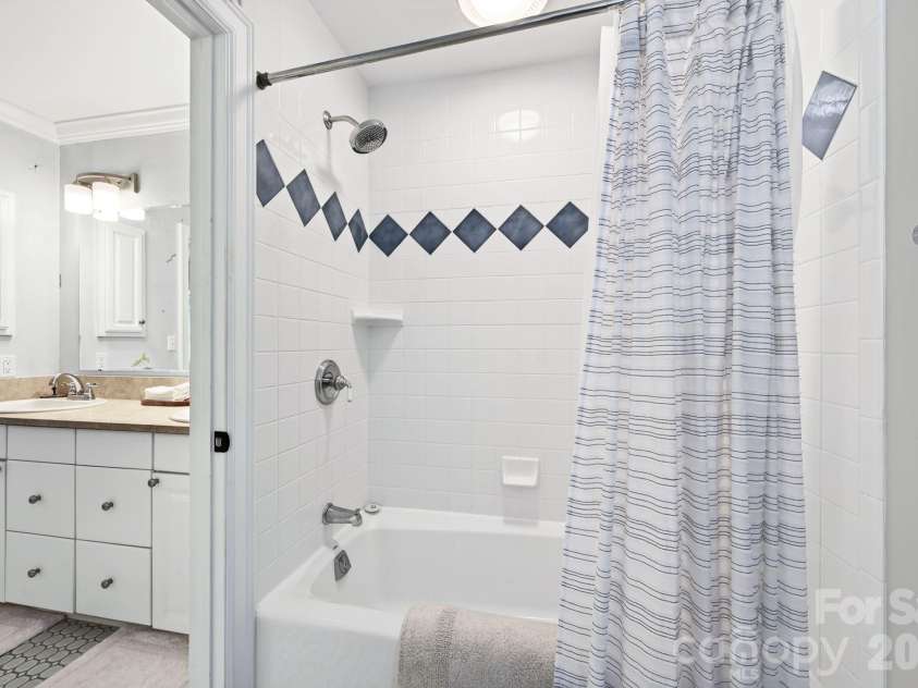 10 Blackberry Lane, Asheville, NC 28804.  MLS# CAR4414280, YatesRealty ID 46670. 