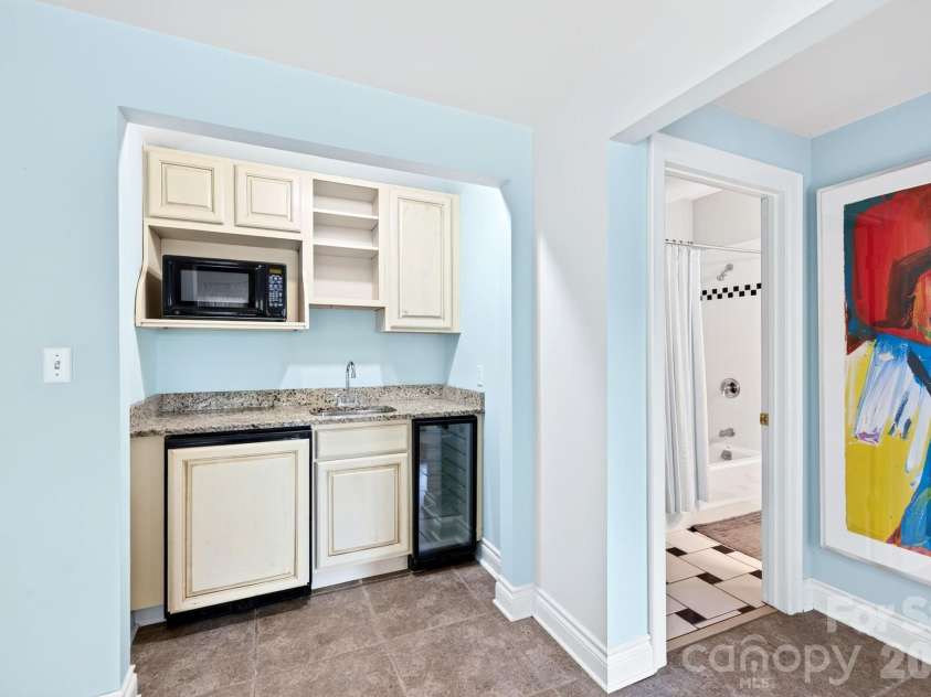 10 Blackberry Lane, Asheville, NC 28804.  MLS# CAR4414280, YatesRealty ID 46670. 