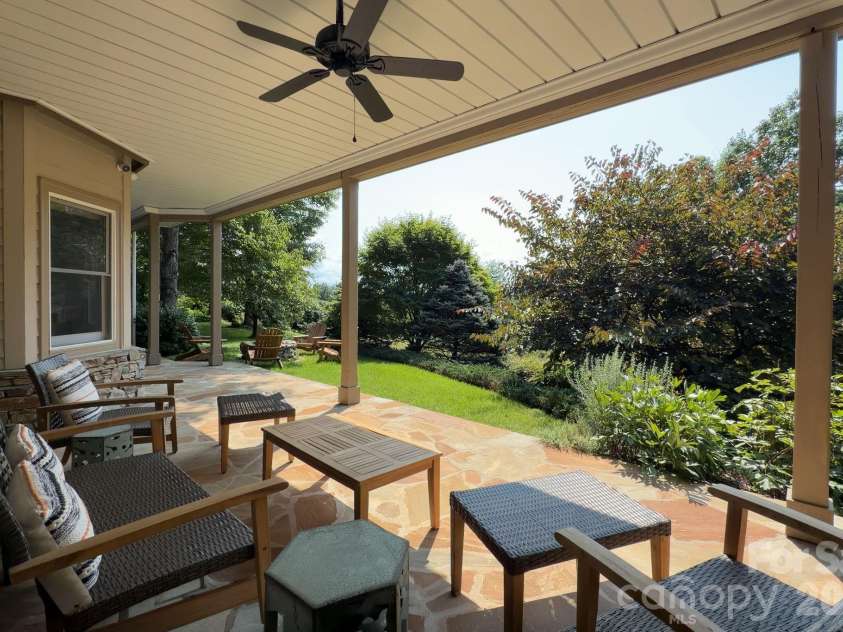 10 Blackberry Lane, Asheville, NC 28804.  MLS# CAR4414280, YatesRealty ID 46670. 