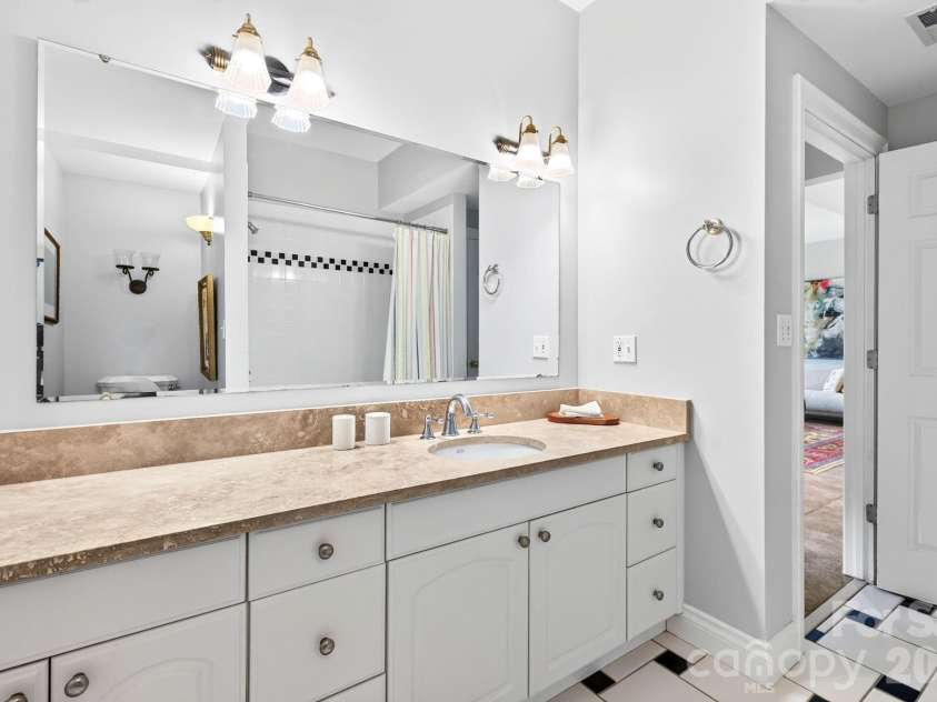 10 Blackberry Lane, Asheville, NC 28804.  MLS# CAR4414280, YatesRealty ID 46670. 