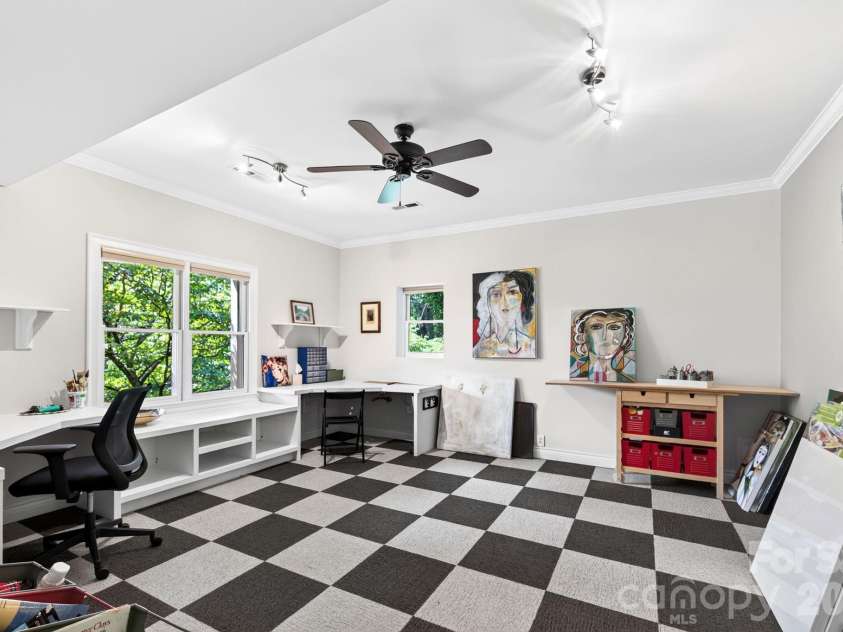 10 Blackberry Lane, Asheville, NC 28804.  MLS# CAR4414280, YatesRealty ID 46670. 