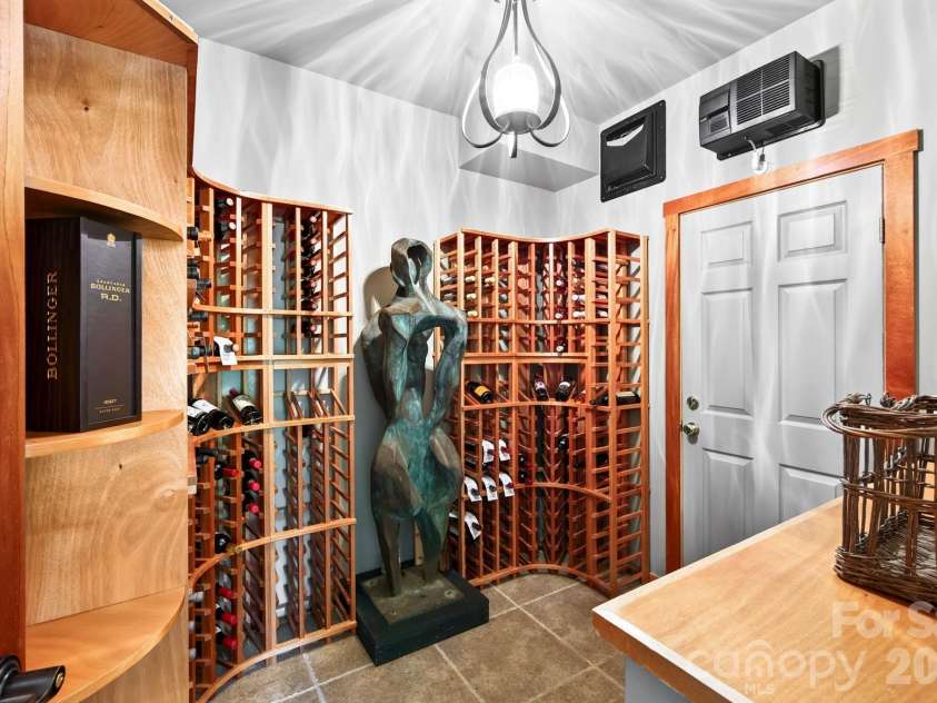 10 Blackberry Lane, Asheville, NC 28804.  MLS# CAR4414280, YatesRealty ID 46670. 