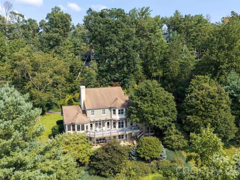 10 Blackberry Lane, Asheville, NC 28804.  MLS# CAR4414280, YatesRealty ID 46670. 