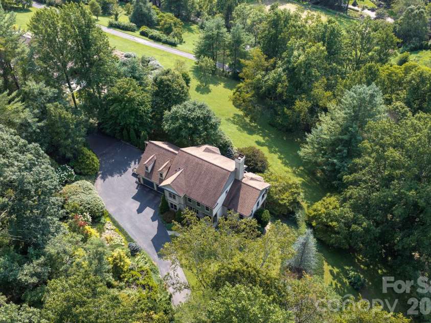 10 Blackberry Lane, Asheville, NC 28804.  MLS# CAR4414280, YatesRealty ID 46670. 