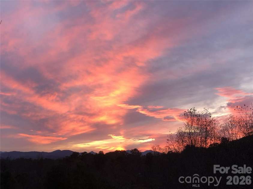 10 Blackberry Lane, Asheville, NC 28804.  MLS# CAR4414280, YatesRealty ID 46670. 