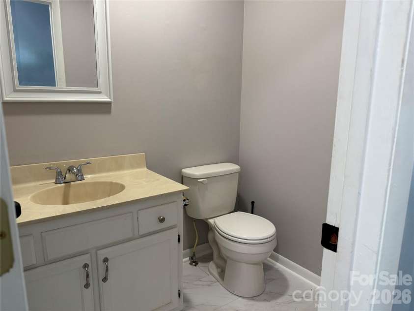22 Hollybrook Drive, Asheville, NC 28803.  MLS# CAR4233748, YatesRealty ID 46673. Half Bath