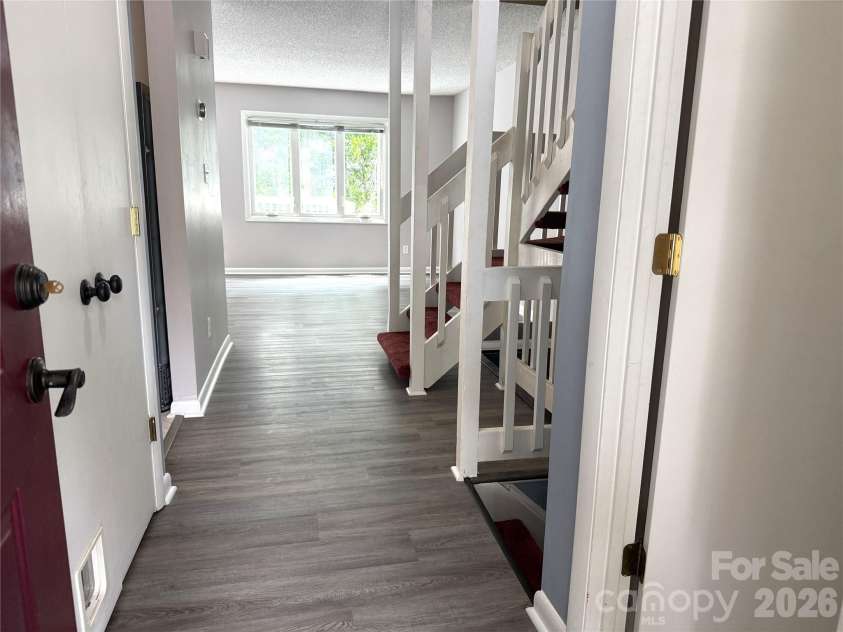 22 Hollybrook Drive, Asheville, NC 28803.  MLS# CAR4233748, YatesRealty ID 46673. Main Level Hall