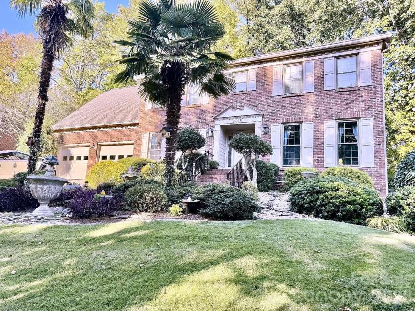 2415 Hopecrest Drive, Charlotte, NC 28210.  MLS# CAR4416979, YatesRealty ID 46678. 