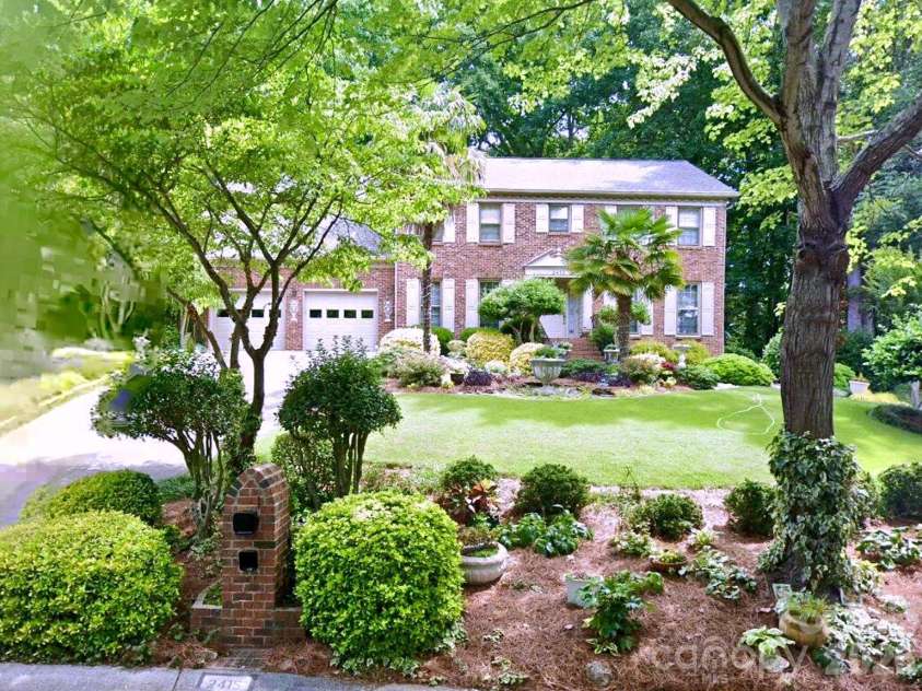 2415 Hopecrest Drive, Charlotte, NC 28210.  MLS# CAR4416979, YatesRealty ID 46678. 