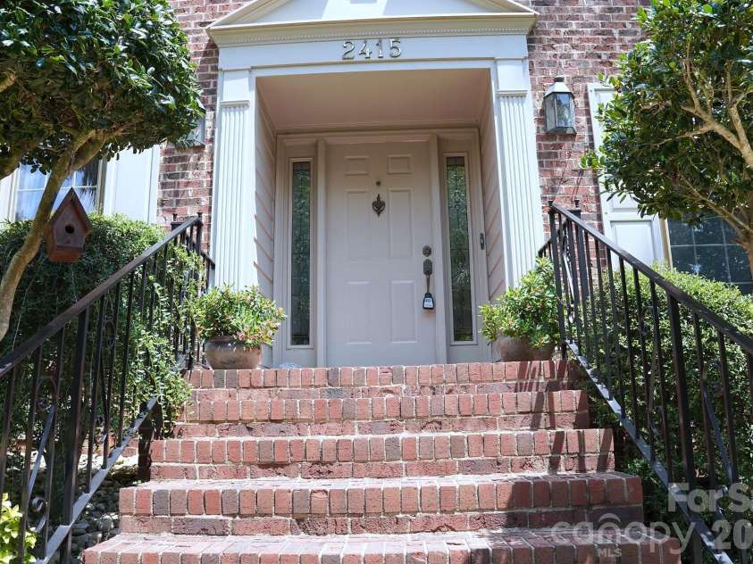 2415 Hopecrest Drive, Charlotte, NC 28210.  MLS# CAR4416979, YatesRealty ID 46678. 