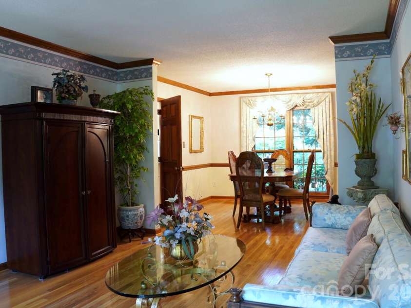 2415 Hopecrest Drive, Charlotte, NC 28210.  MLS# CAR4416979, YatesRealty ID 46678. 