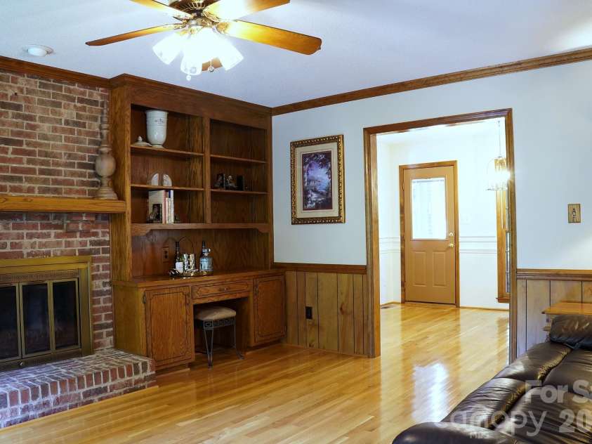 2415 Hopecrest Drive, Charlotte, NC 28210.  MLS# CAR4416979, YatesRealty ID 46678. 