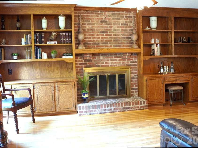 2415 Hopecrest Drive, Charlotte, NC 28210.  MLS# CAR4416979, YatesRealty ID 46678. 