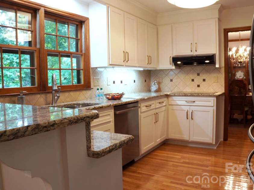 2415 Hopecrest Drive, Charlotte, NC 28210.  MLS# CAR4416979, YatesRealty ID 46678. 