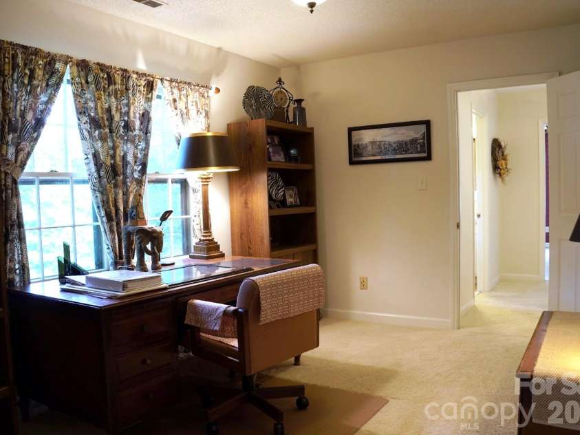 2415 Hopecrest Drive, Charlotte, NC 28210.  MLS# CAR4416979, YatesRealty ID 46678. 