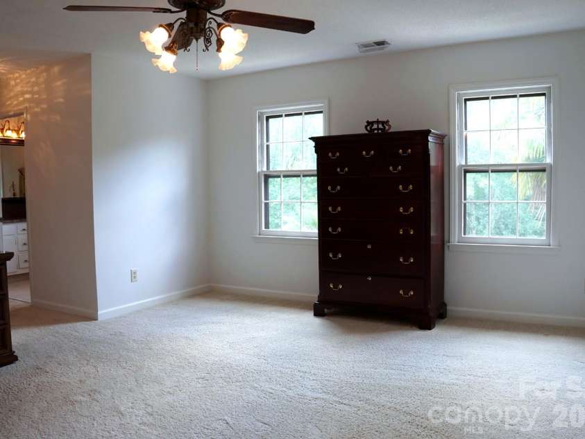 2415 Hopecrest Drive, Charlotte, NC 28210.  MLS# CAR4416979, YatesRealty ID 46678. 