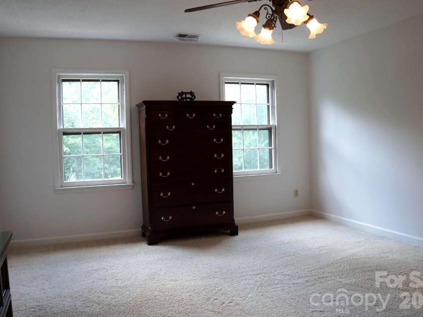 2415 Hopecrest Drive, Charlotte, NC 28210.  MLS# CAR4416979, YatesRealty ID 46678. 