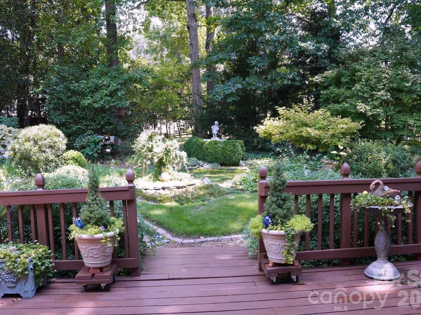 2415 Hopecrest Drive, Charlotte, NC 28210.  MLS# CAR4416979, YatesRealty ID 46678. 