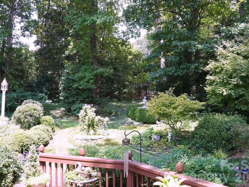 2415 Hopecrest Drive, Charlotte, NC 28210.  MLS# CAR4416979, YatesRealty ID 46678. 