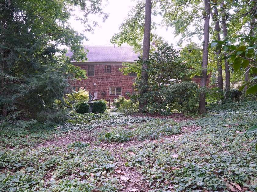 2415 Hopecrest Drive, Charlotte, NC 28210.  MLS# CAR4416979, YatesRealty ID 46678. 