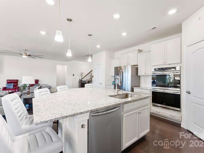 16617 Cozy Cove Road, Charlotte, NC 28278.  MLS# CAR4227444, YatesRealty ID 4668. Impressive Gourmet Kitchen