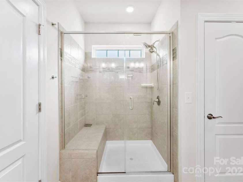 16617 Cozy Cove Road, Charlotte, NC 28278.  MLS# CAR4227444, YatesRealty ID 4668. Oversized Shower