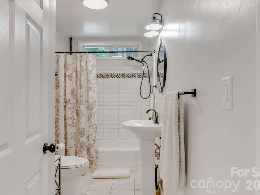 1772 NC 9 Highway, Black Mountain, NC 28711.  MLS# CAR4417247, YatesRealty ID 46683. Updated full bathroom