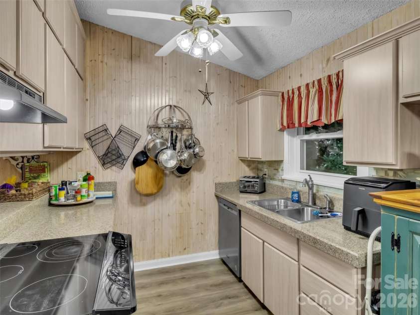 20 Seminole Drive, Maggie Valley, NC 28751.  MLS# CAR4413858, YatesRealty ID 46684. 