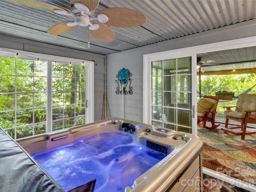 20 Seminole Drive, Maggie Valley, NC 28751.  MLS# CAR4413858, YatesRealty ID 46684. 