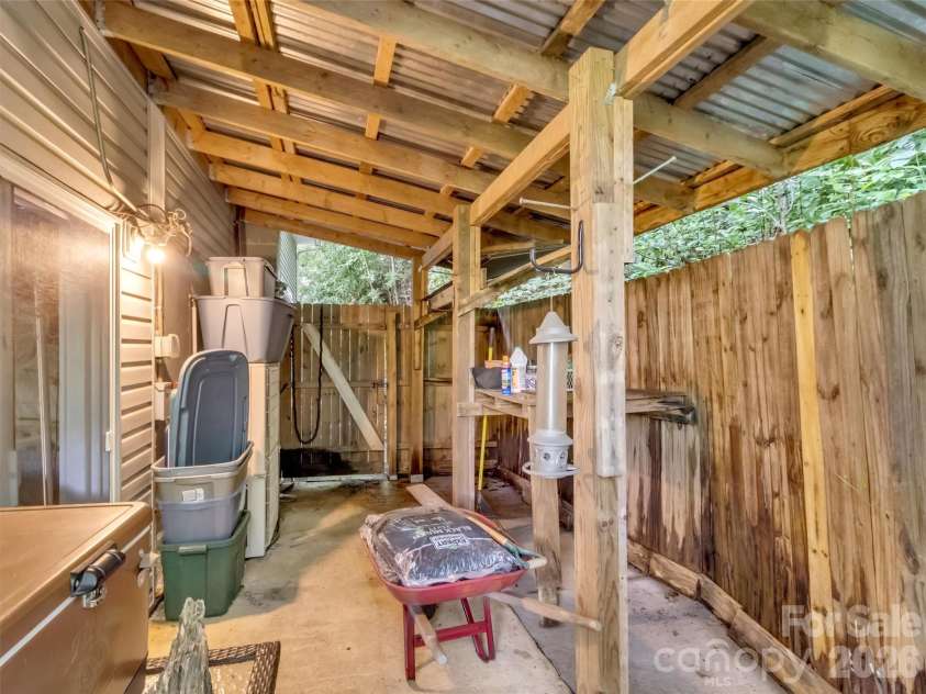 20 Seminole Drive, Maggie Valley, NC 28751.  MLS# CAR4413858, YatesRealty ID 46684. 
