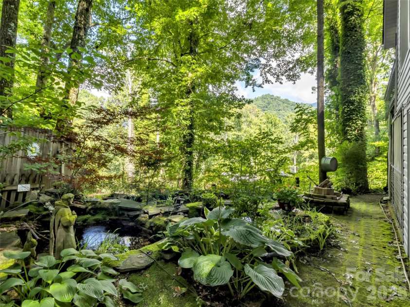 20 Seminole Drive, Maggie Valley, NC 28751.  MLS# CAR4413858, YatesRealty ID 46684. 