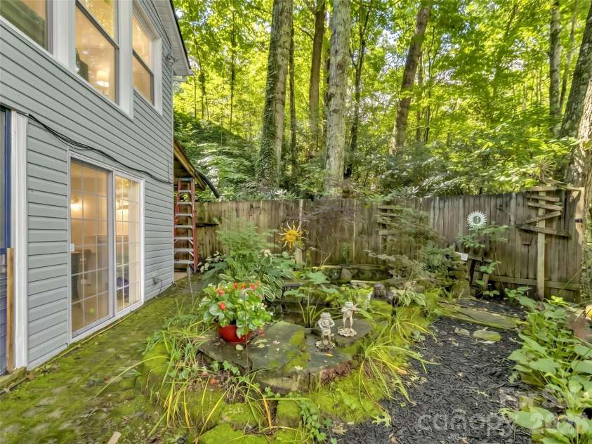 20 Seminole Drive, Maggie Valley, NC 28751.  MLS# CAR4413858, YatesRealty ID 46684. 