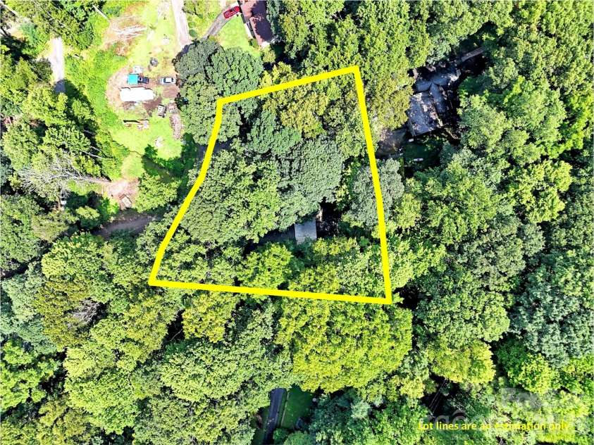 20 Seminole Drive, Maggie Valley, NC 28751.  MLS# CAR4413858, YatesRealty ID 46684. 